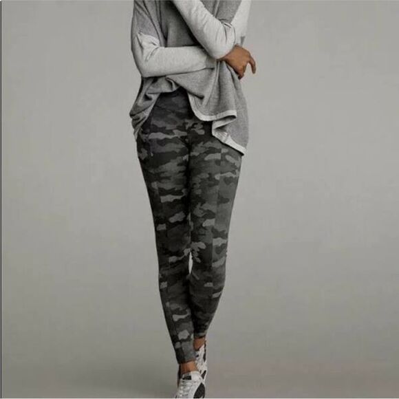 CABI ATC CAMO FULL LENGTH LEGGINS LARGE - Picture 1 of 9